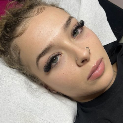 A soft, wispy eye look styled by India